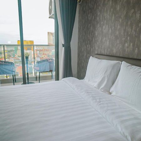 Hotel Serviced Apartments Top One Infinity Pool With View Of 360 Degree Phnom Penh Extérieur photo