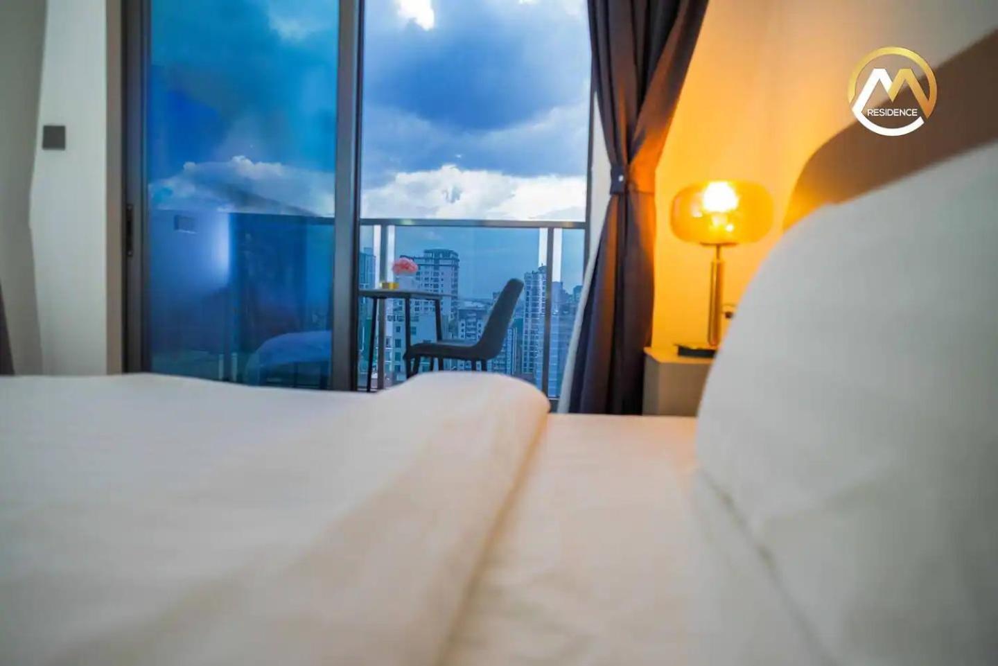 Hotel Serviced Apartments Top One Infinity Pool With View Of 360 Degree Phnom Penh Extérieur photo