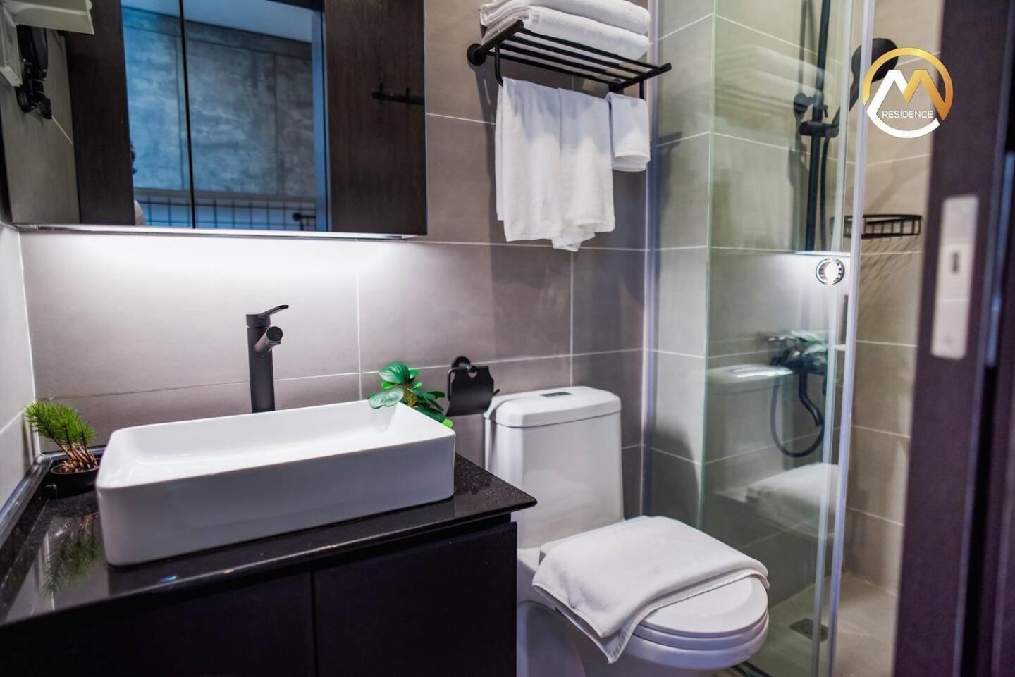 Hotel Serviced Apartments Top One Infinity Pool With View Of 360 Degree Phnom Penh Extérieur photo