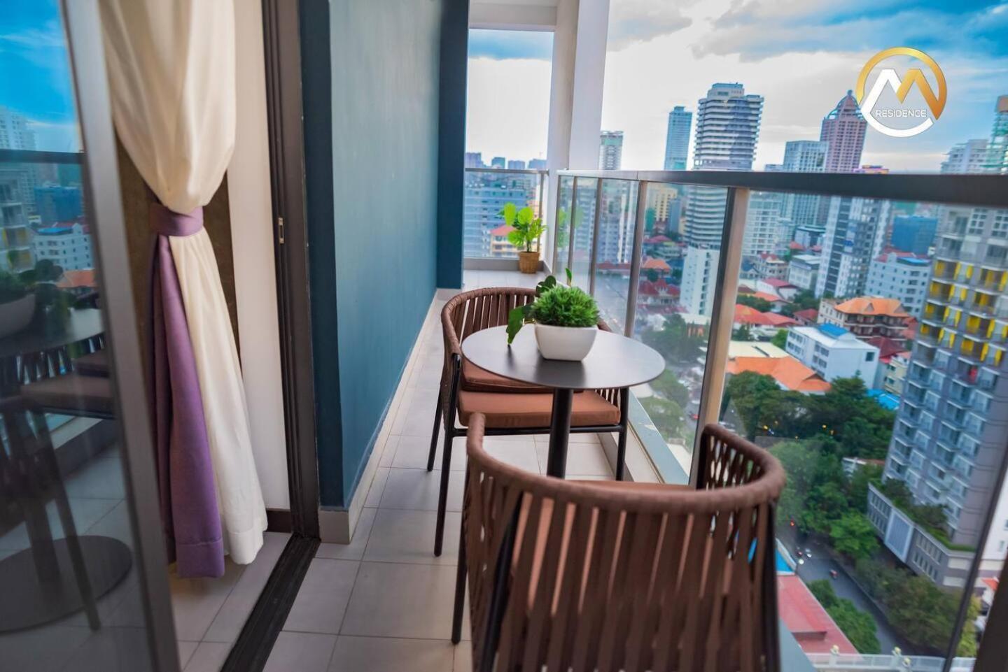 Hotel Serviced Apartments Top One Infinity Pool With View Of 360 Degree Phnom Penh Extérieur photo