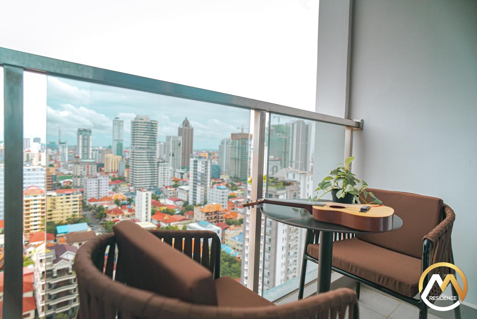 Hotel Serviced Apartments Top One Infinity Pool With View Of 360 Degree Phnom Penh Extérieur photo