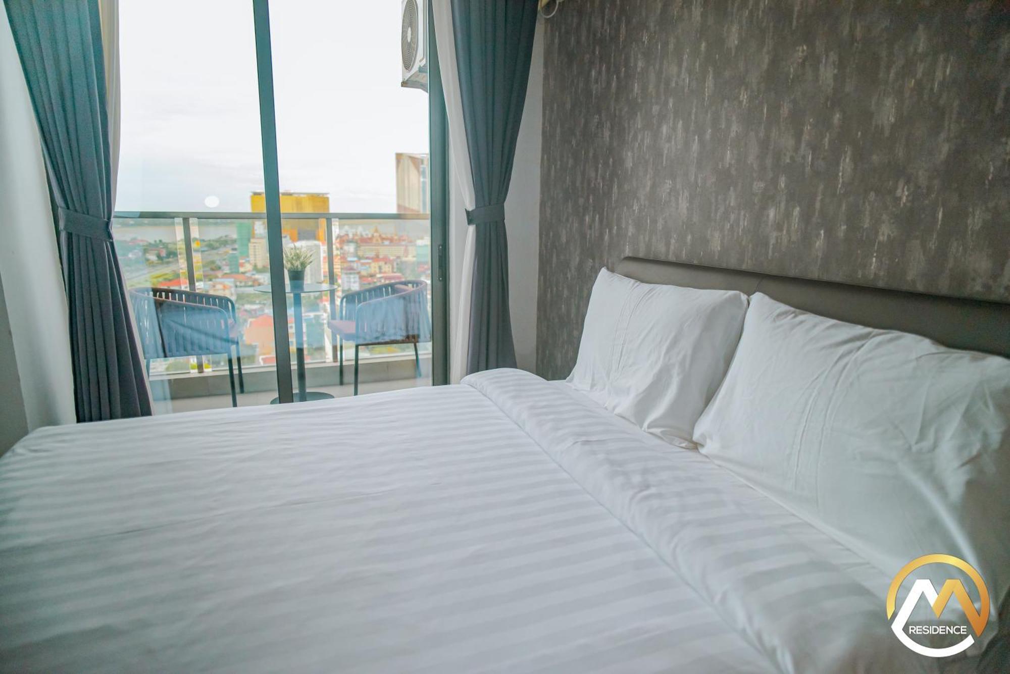 Hotel Serviced Apartments Top One Infinity Pool With View Of 360 Degree Phnom Penh Extérieur photo