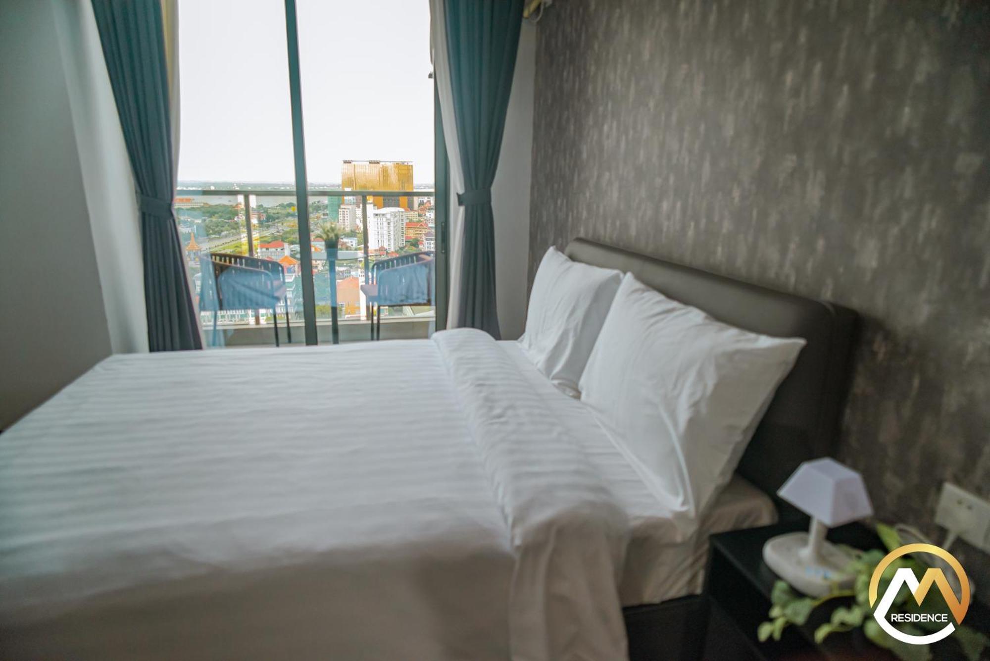Hotel Serviced Apartments Top One Infinity Pool With View Of 360 Degree Phnom Penh Extérieur photo