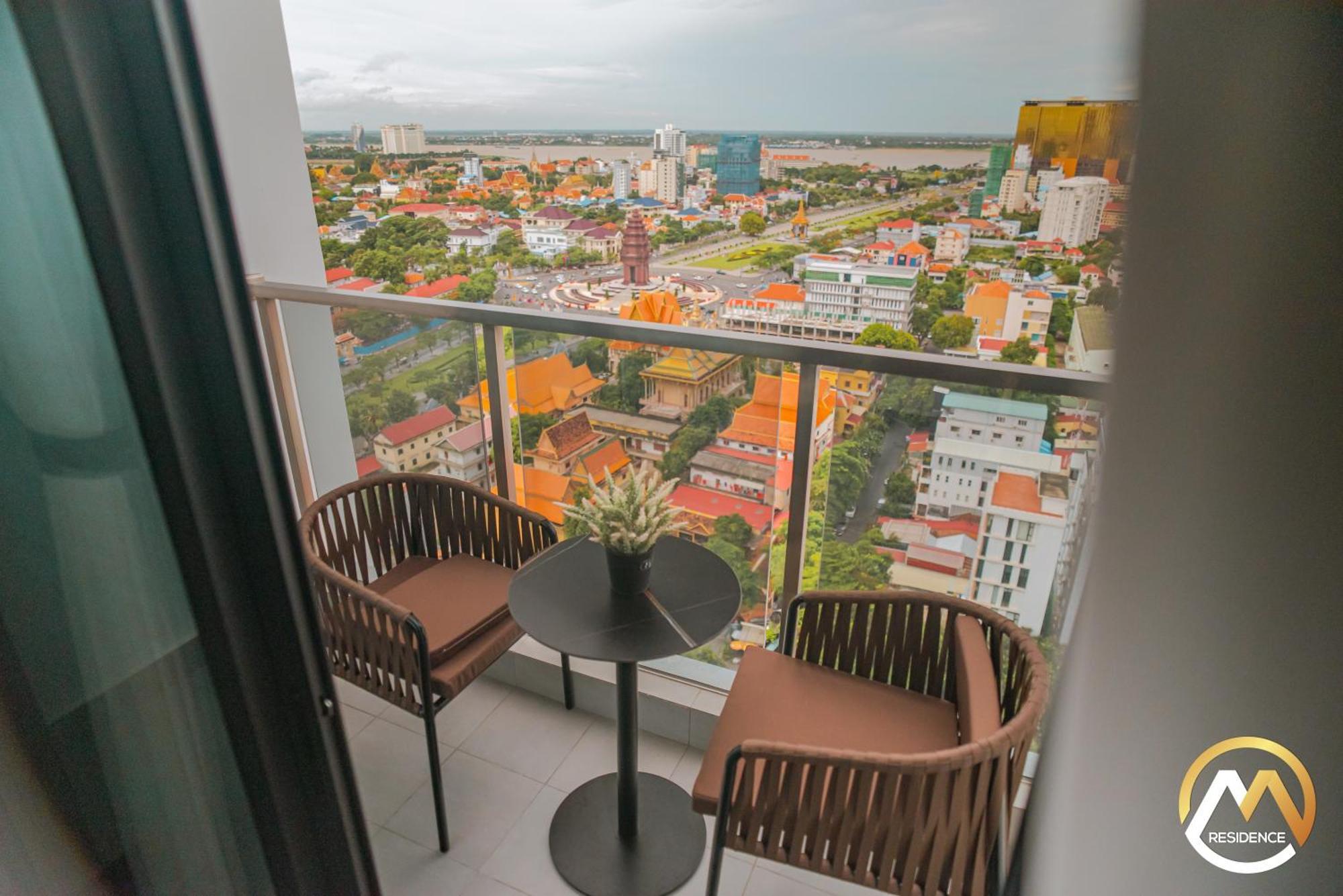 Hotel Serviced Apartments Top One Infinity Pool With View Of 360 Degree Phnom Penh Extérieur photo